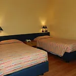 Victoria Hotel 3*