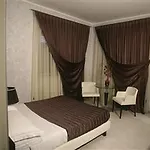 Victoria 3*