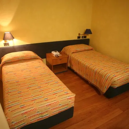 Victoria Hotel 3*