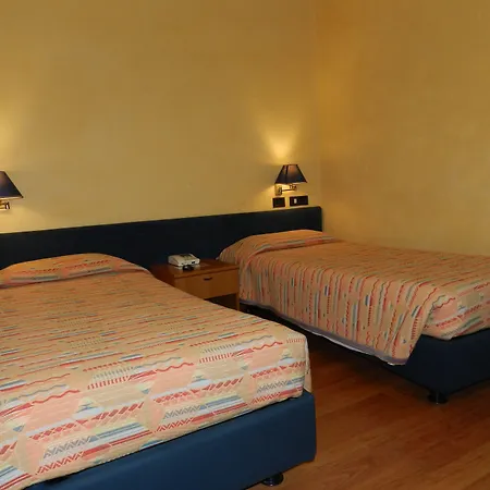 Victoria Hotel 3*