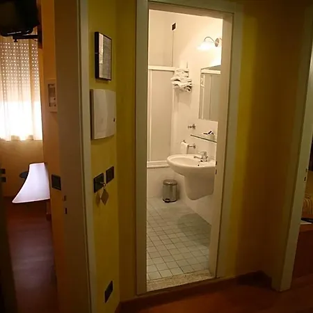 Victoria Hotel 3*