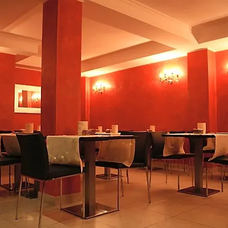 Victoria Hotel 3*