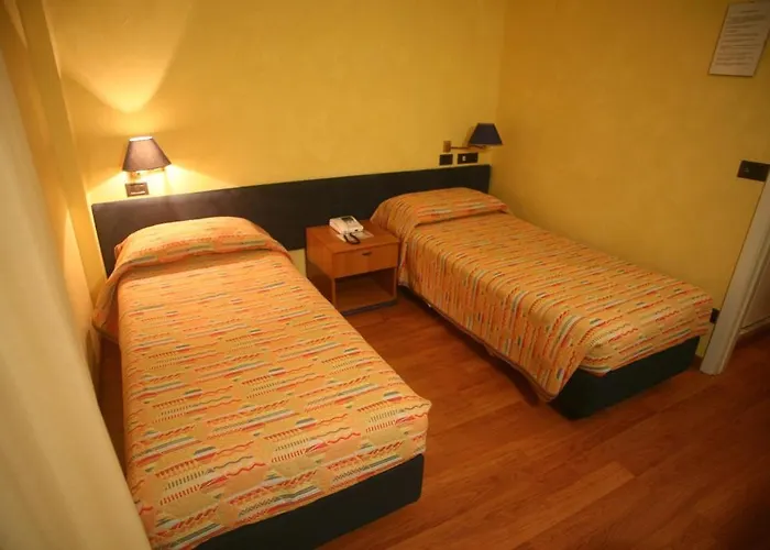 Victoria Hotel 3*